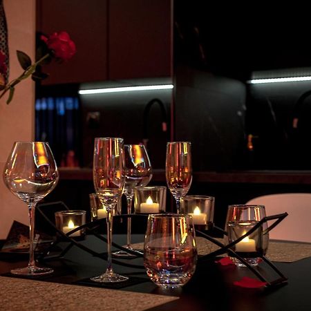 Les Secrets Rooms, Love Room De Luxe Avec Jacuzzi 里沃萨尔特 外观 照片