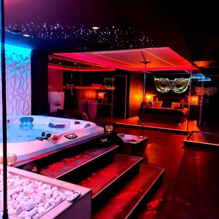 Les Secrets Rooms, Love Room De Luxe Avec Jacuzzi 里沃萨尔特 外观 照片